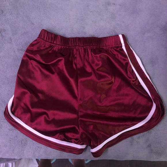 Satin burgundy booty shorts - Picture 3 of 3